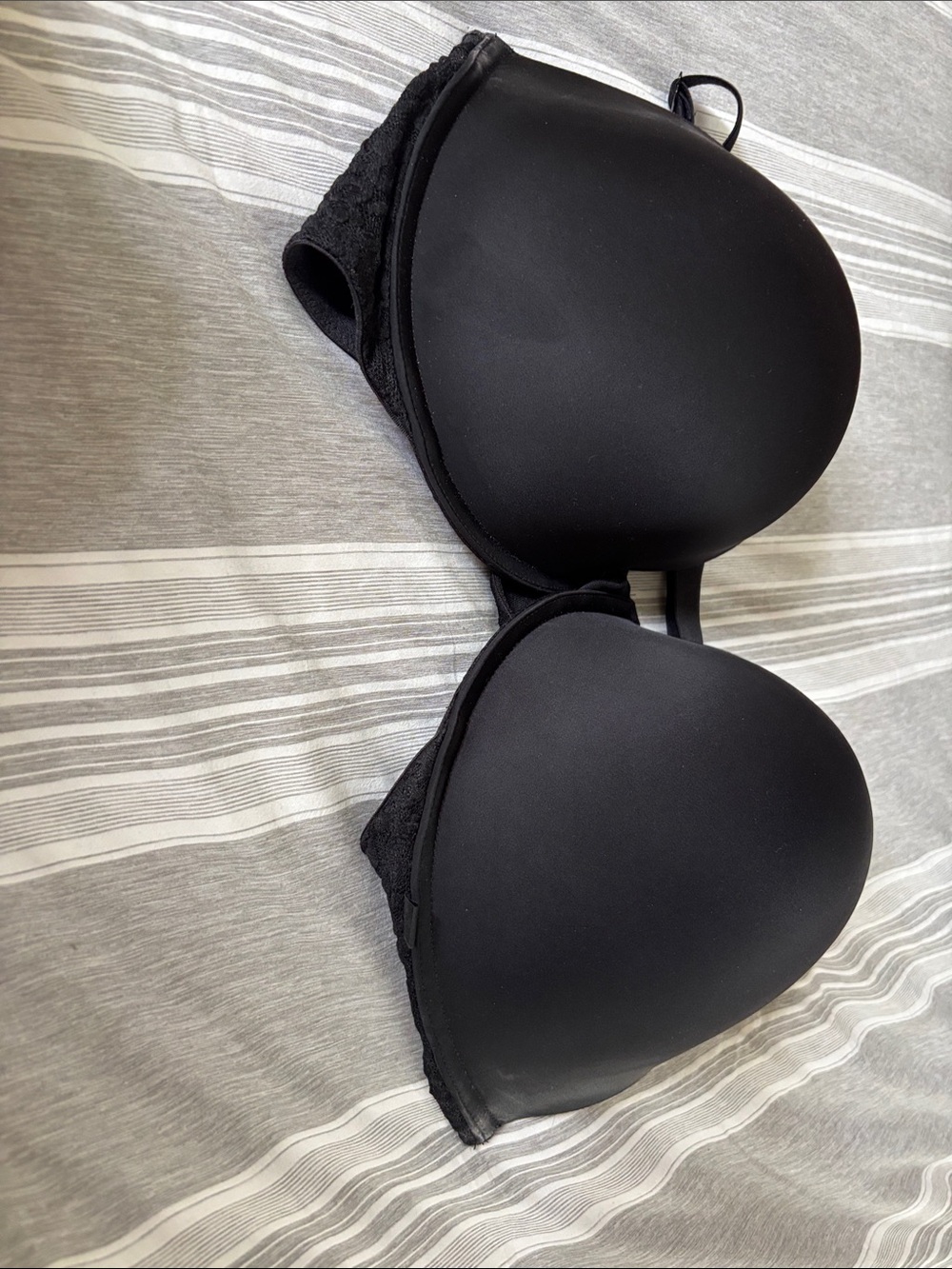 VS Black T-Shirt Bra - Women Intimates